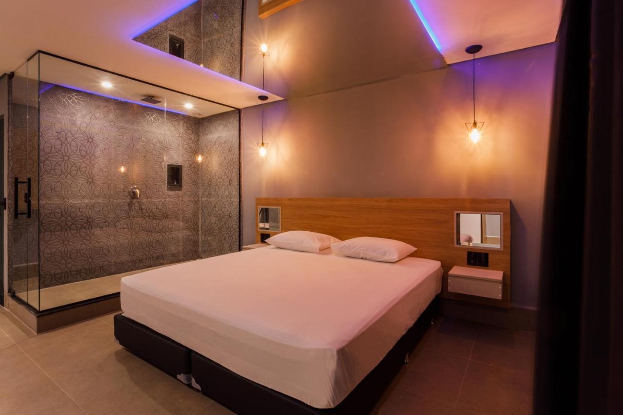 Love hotel Drops Express *